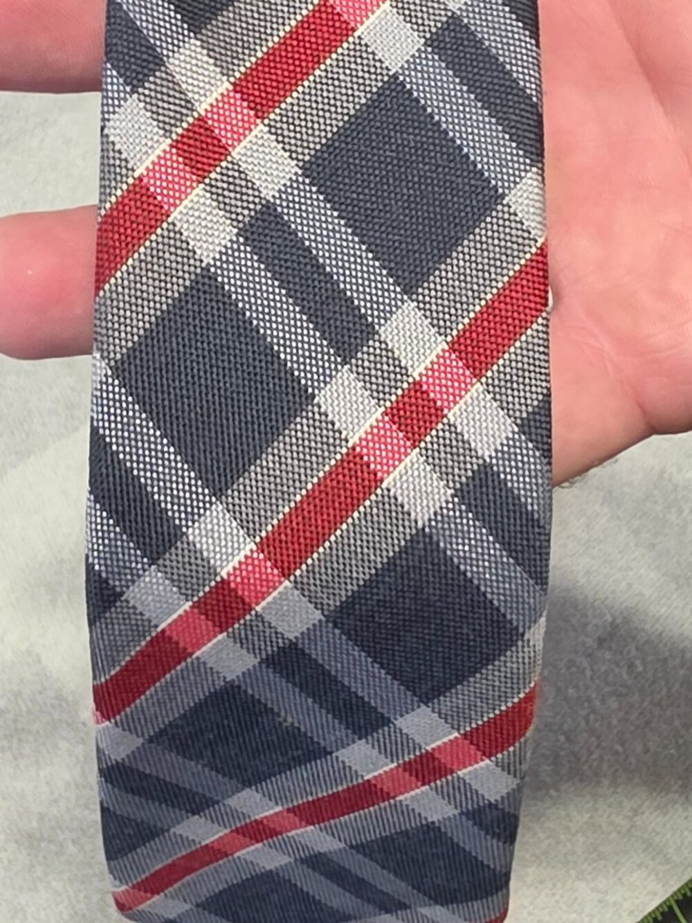 Banana Republic Slim Navy & Red Plaid Tie 2.75” Wide Polyester Classic Look - Picture 4 of 5